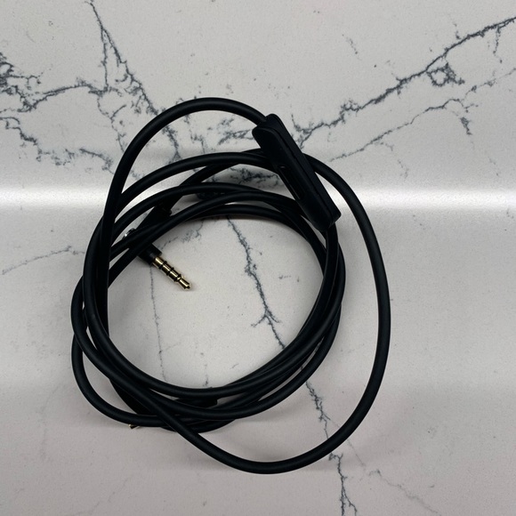 All Black Solo 3 Wireless Beats Headphones - Picture 7 of 8